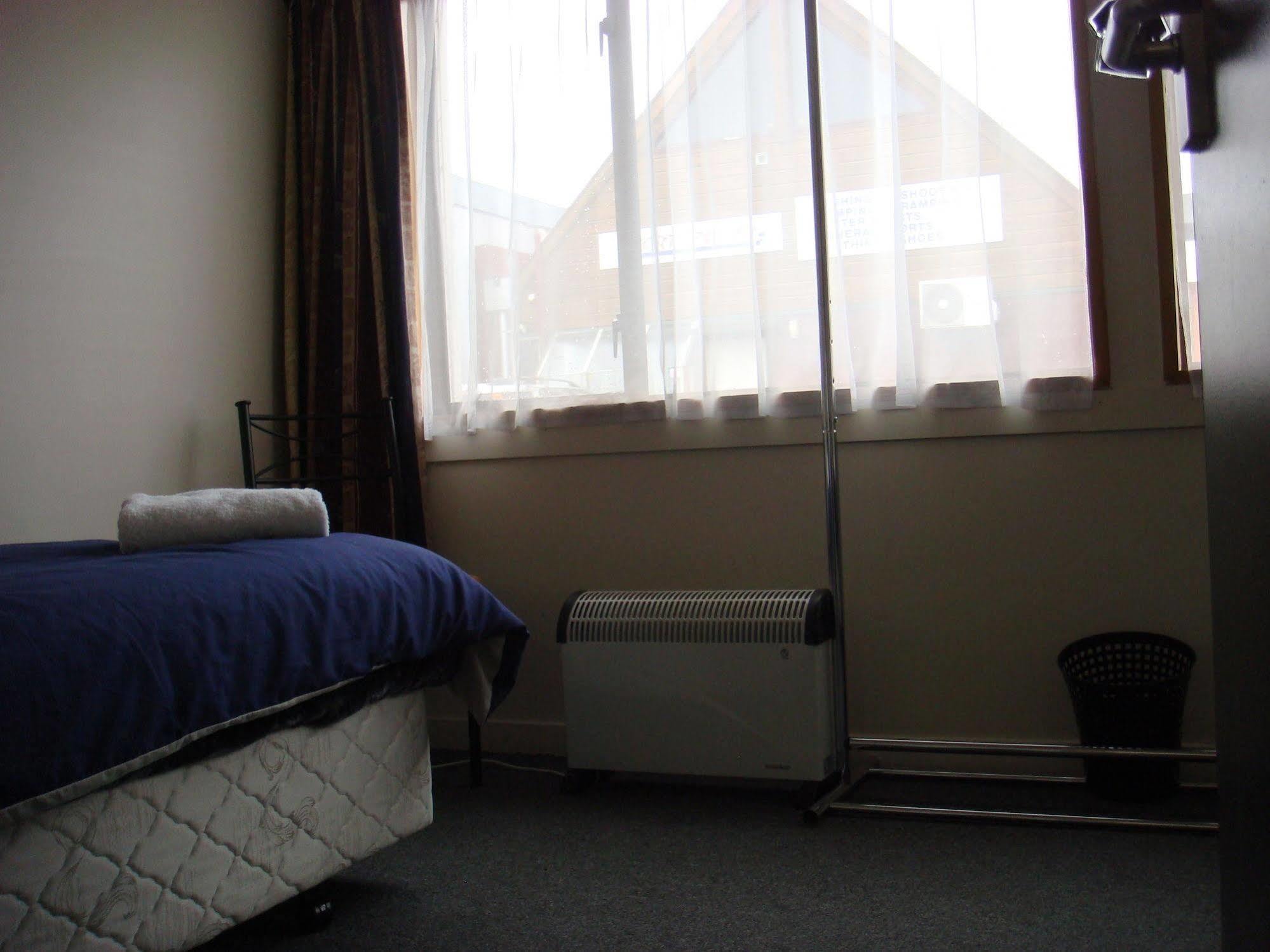 Cromwell Backpackers Hostel Екстериор снимка