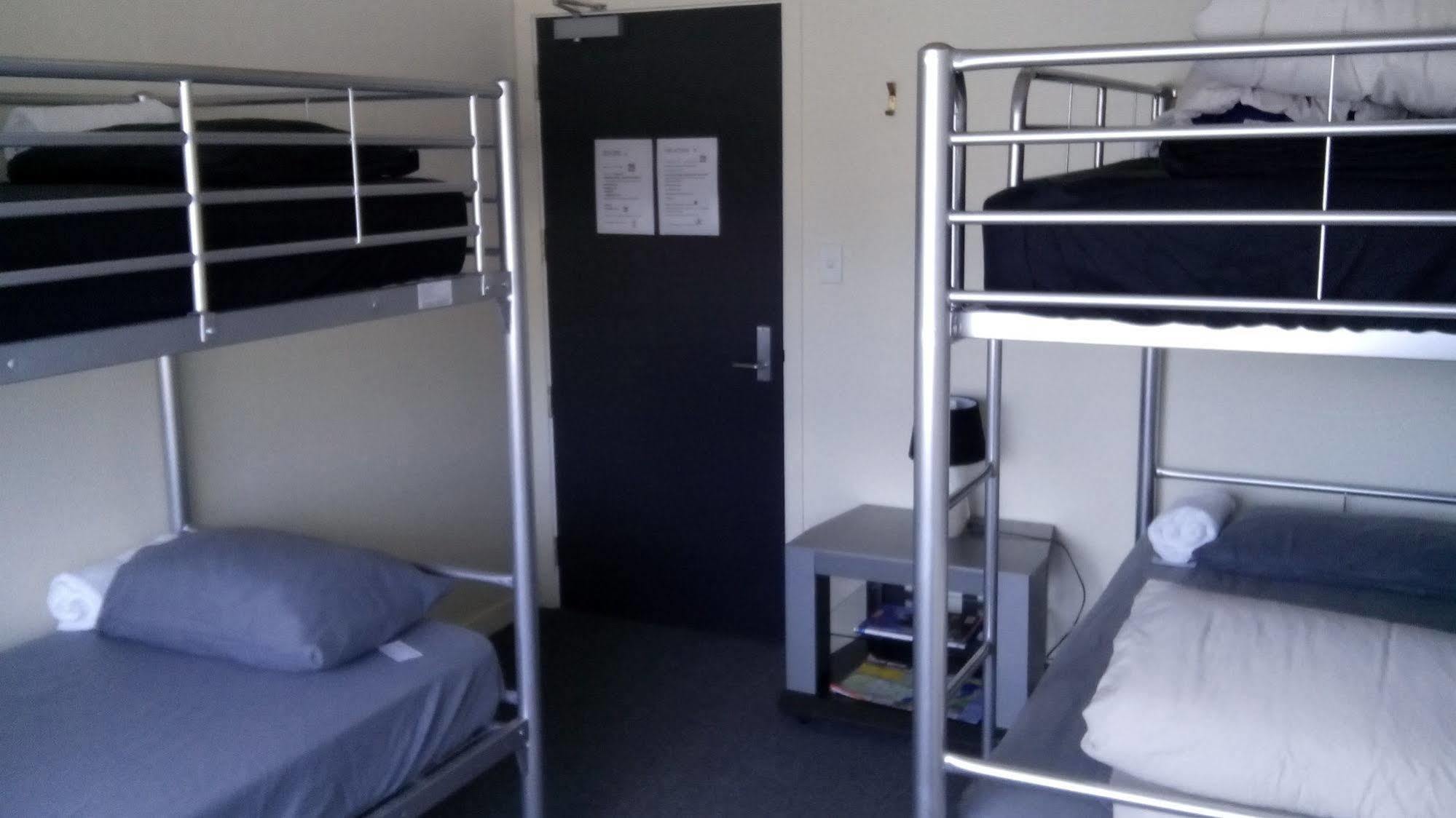 Cromwell Backpackers Hostel Екстериор снимка